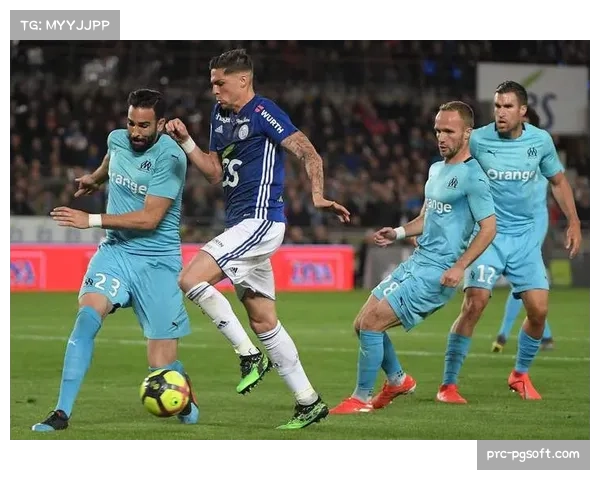 帕尼切利进攻威胁持续整场 朗斯后卫线对其限制效果有限 帕尼切利进攻威胁持续整场 朗斯后卫线对其限制效果有限